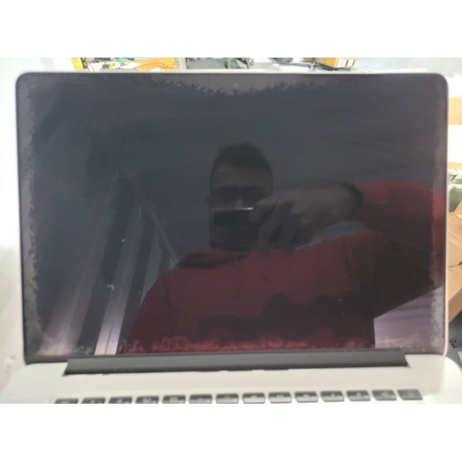 MacBook Pro (Retina, 15-inch, Mid 2015) i7 256GB SSD - Delaminated