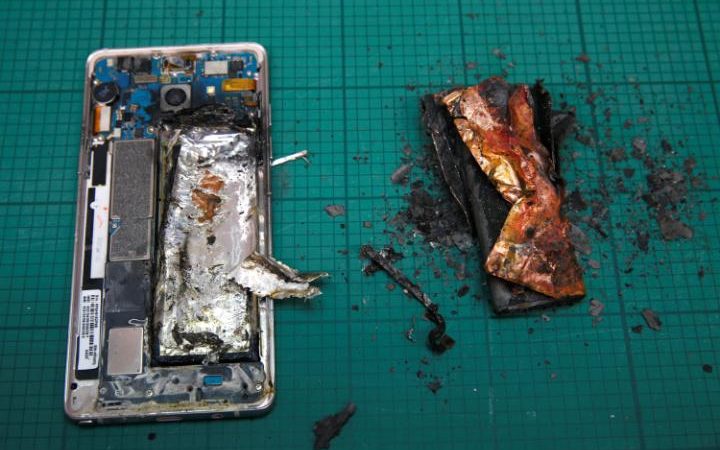 Samsung Galaxy Note 9 Burned in Lady Handbag in New York.