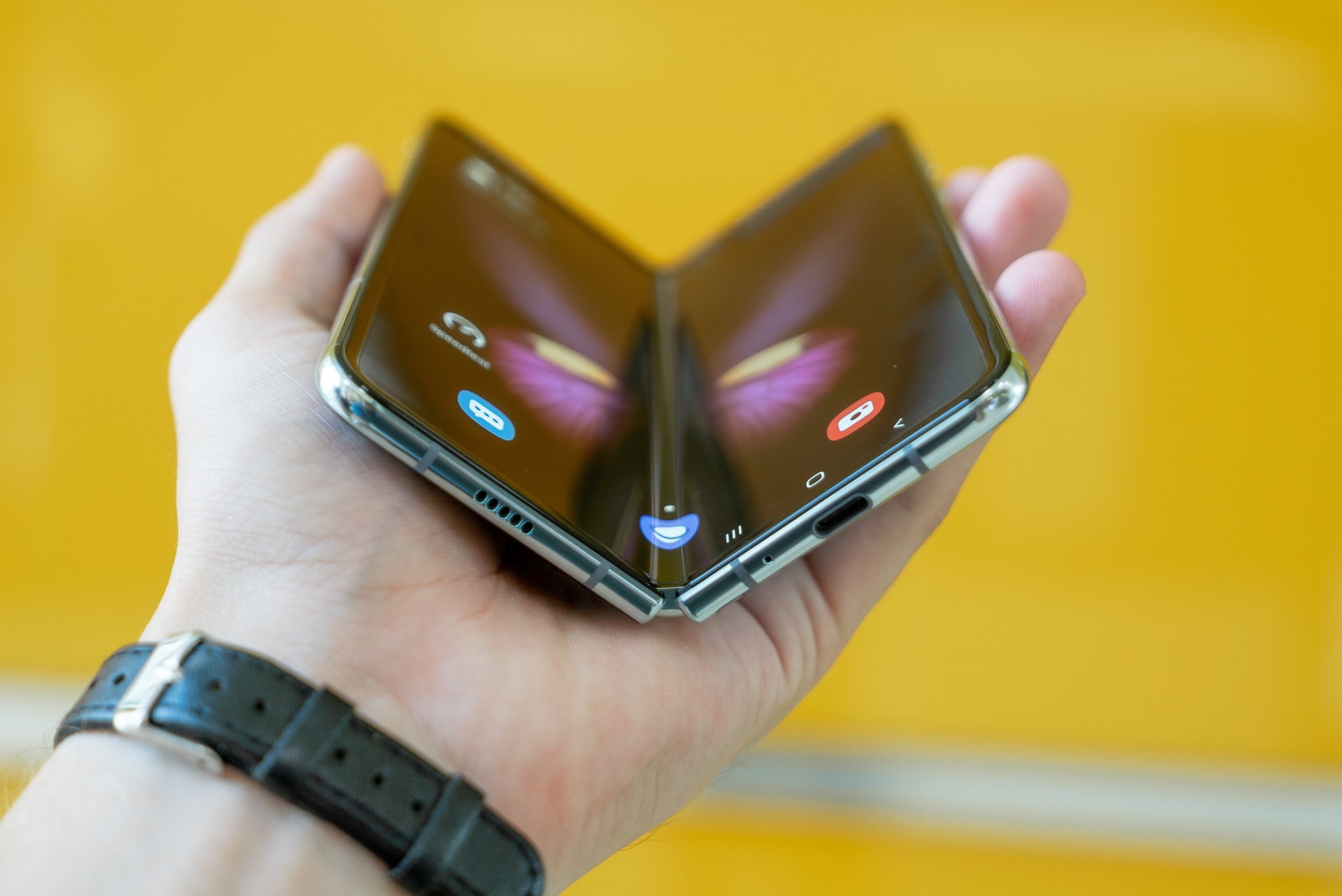 A Guide To Folding Phones in Australia